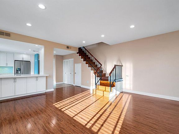 4th image of 1830 Colby Ave APT 10
