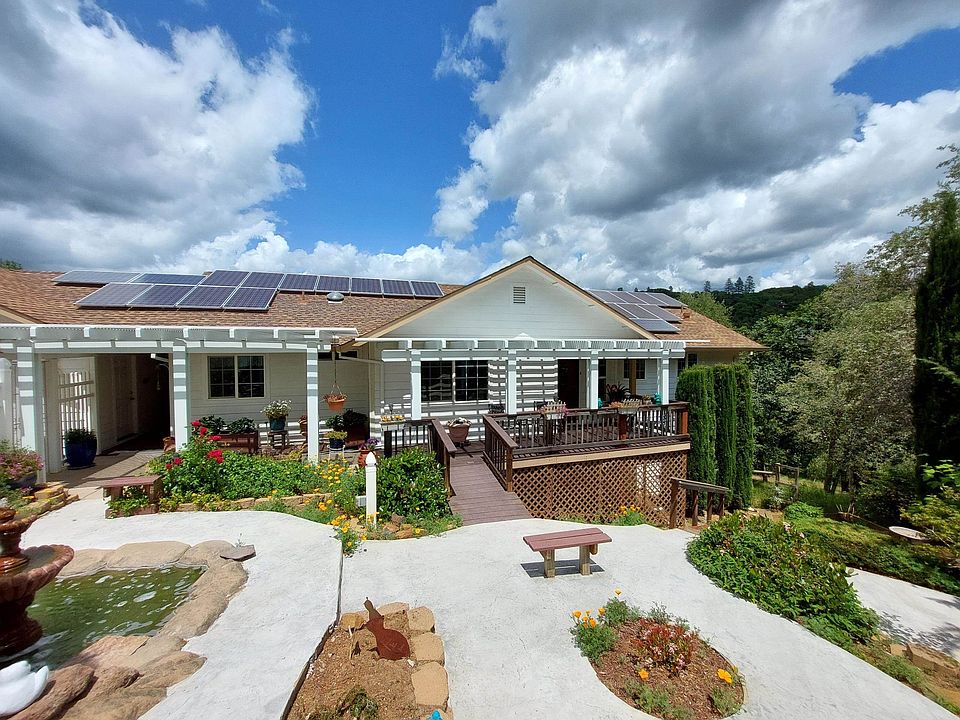 1st image of 15830 Ridgefield Ct