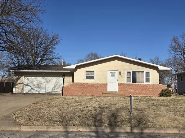 309 E 11th St, Ellsworth, KS 67439