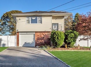 4 Park Pl, Amityville, NY 11701