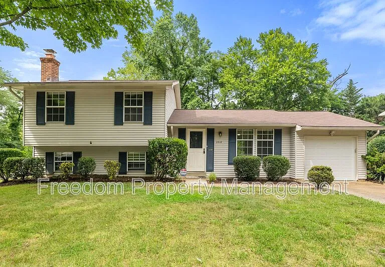 2516 Tabor Ct — Photo 3