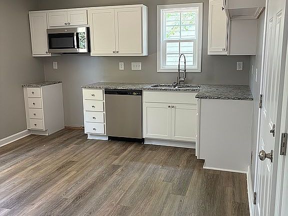 3rd image of 818 Eastchester Pl