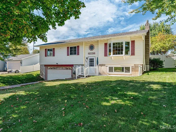 160 S Lilac St, Ishpeming, MI 49849