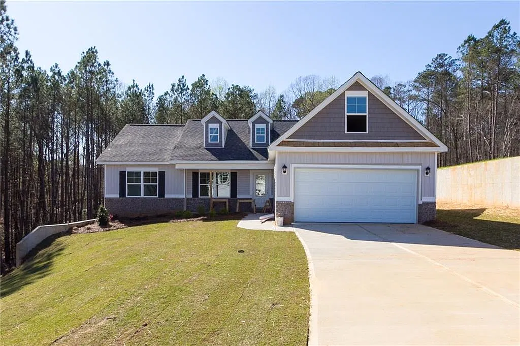 4 bed, 2.0 bath, 1872 sqft, $2,330 — Photo 1