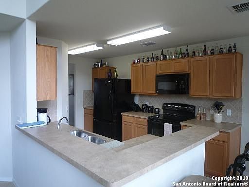 5th image of 5209 Columbia Dr