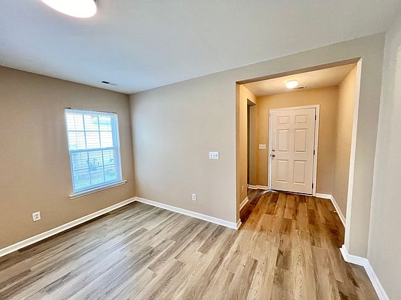 3rd image of 2829 Roundleaf Ct
