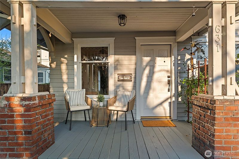 2nd image of 631 N Steele Street