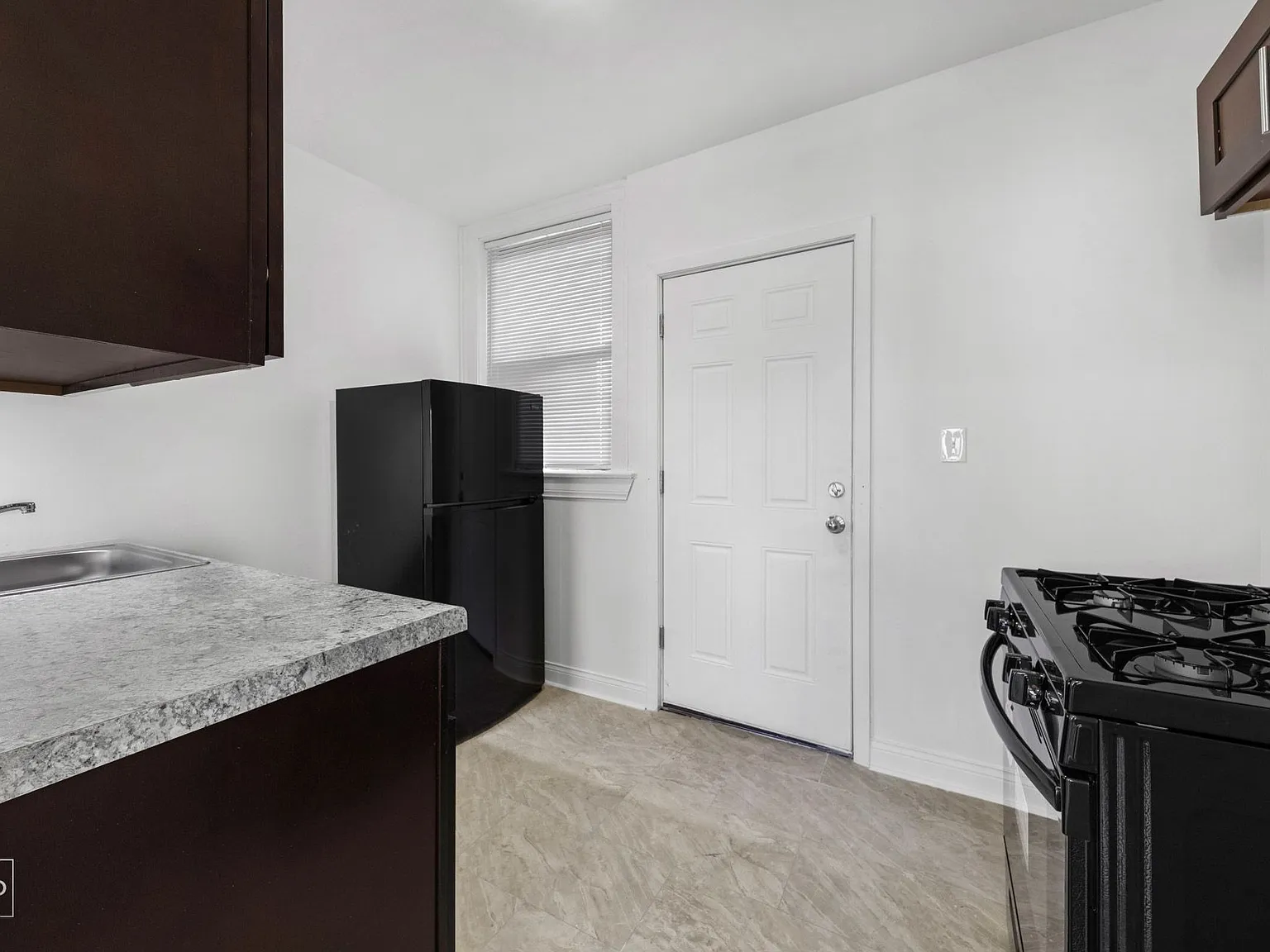 7657 S East End Ave — Photo 3