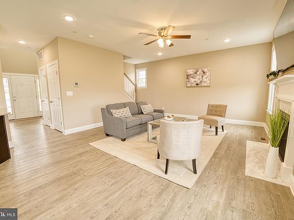 4th image of 212 Deer Creek Ct
