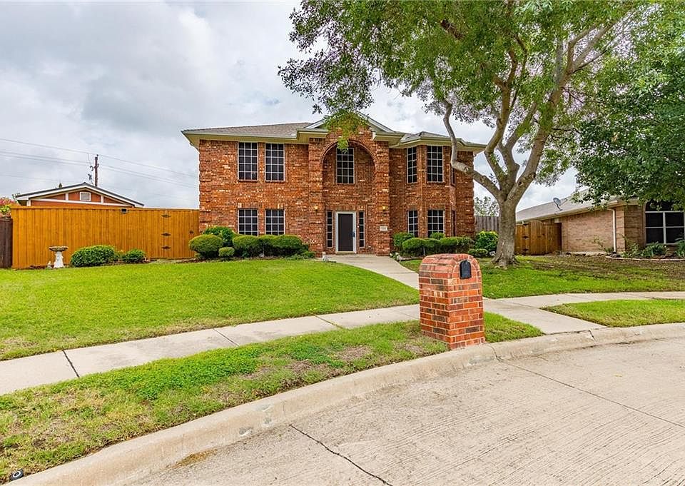 1st image of 729 Bluebonnet Dr
