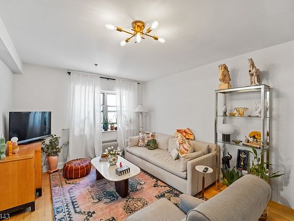 3rd image of 70 S Munn Ave #401
