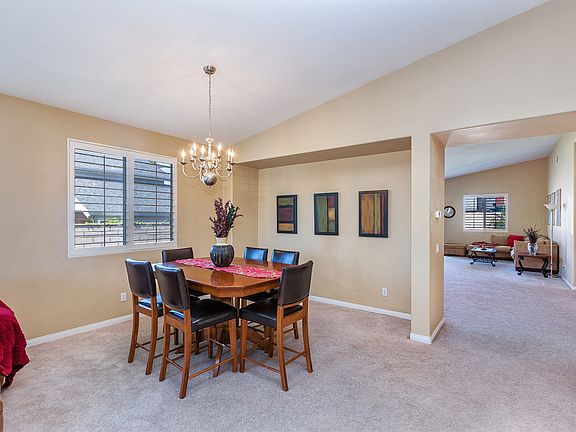 Dining room.