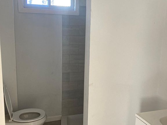 4th image of 34 Chatham St