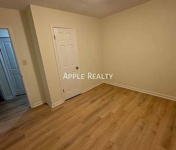 925 Fleming Dr — Photo 17