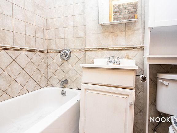 4th image of 215 Franklin St #4B