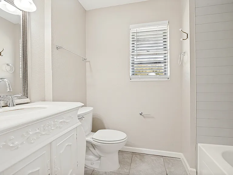 1913 Landa Dr — Photo 10