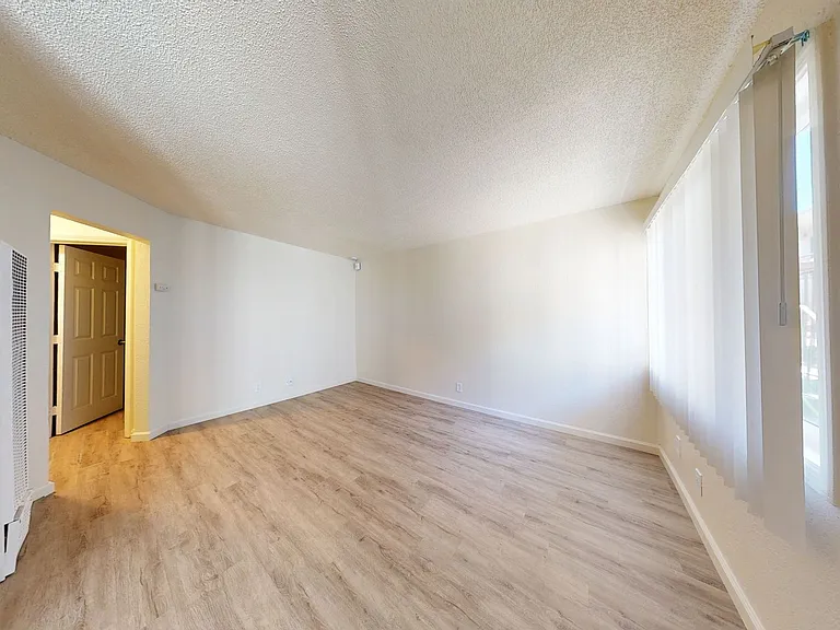 2515 10th ave — Photo 53