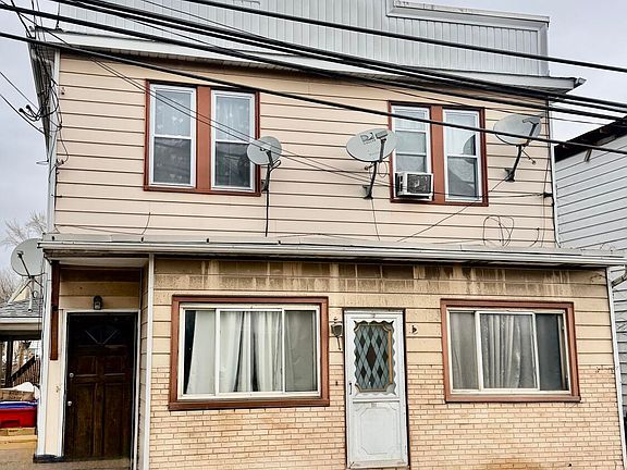 2nd image of 46 Fallbrook St