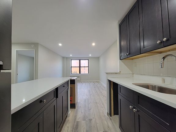 4th image of 829 Greenwood Ave APT 6B