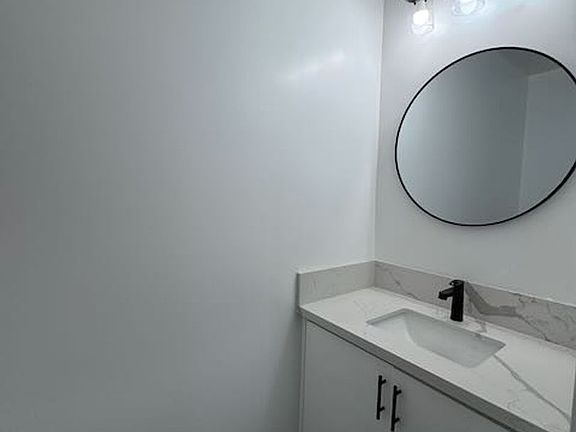 5th image of 1542 W 84th St #1