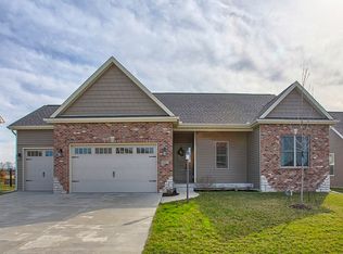 1802 Sunny Acres Rd, Mahomet, IL 61853