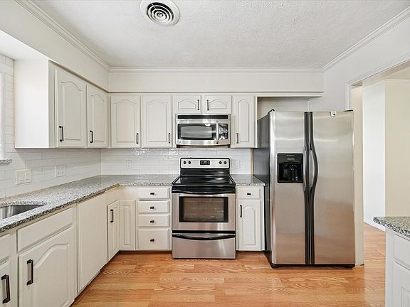 5th image of 1215 Tarpley Ave