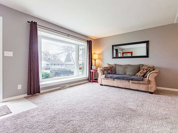 3rd image of 5711 N Monterey Ct