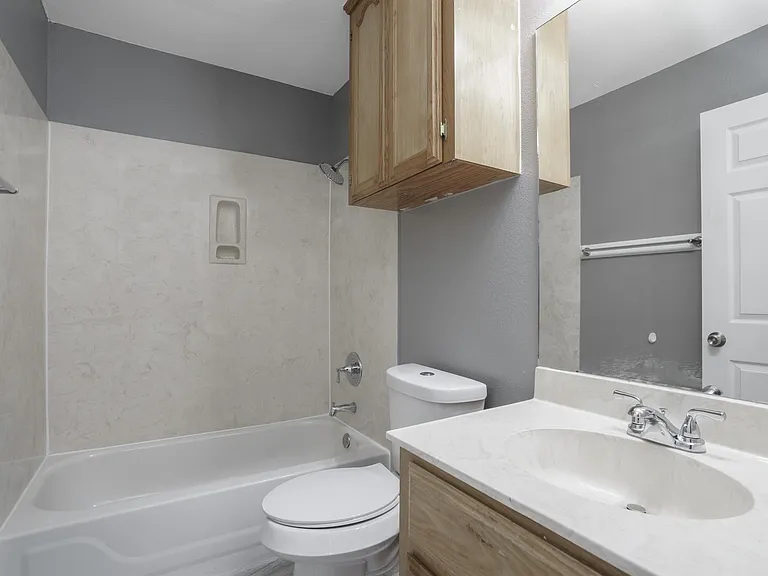1918 Angus St S #3 — Photo 10