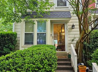 11205 Silentwood Ln, Reston, VA 20191