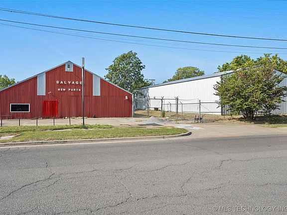 2nd image of 603 Elgin St