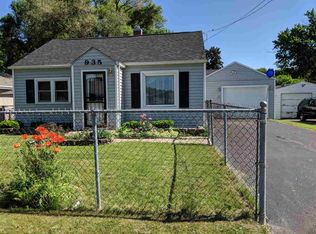 935 Maple Ave, Machesney Park, IL 61115