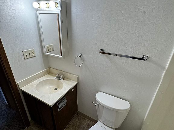 4th image of 724 7th St APT 2
