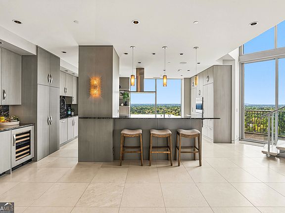 2nd image of 2795 Peachtree Rd NE Unit 2601