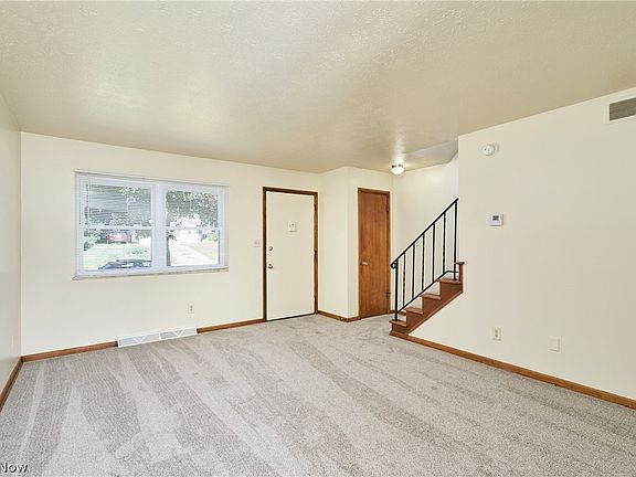 3rd image of 926 Russell Ave