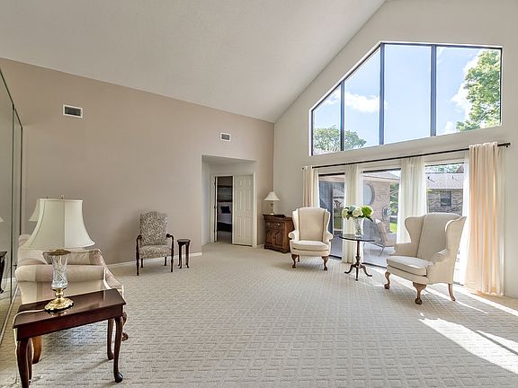 3rd image of 741 Sandy Hill Cir