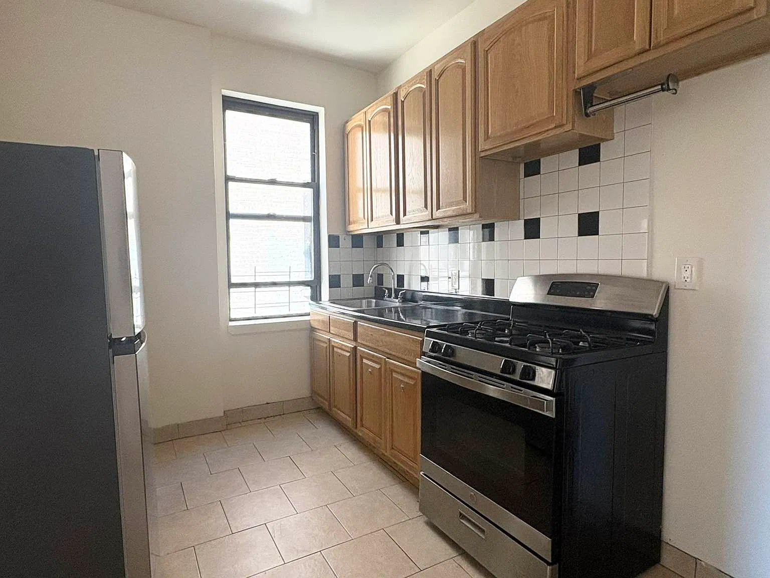 38-12 Astoria Boulevard South — Photo 2