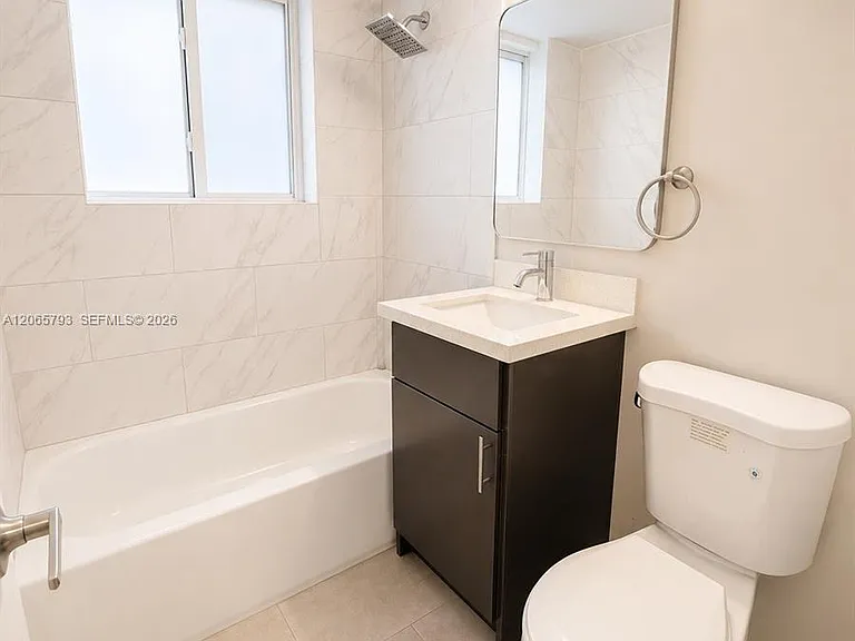1535 Michigan Ave #6 — Photo 6