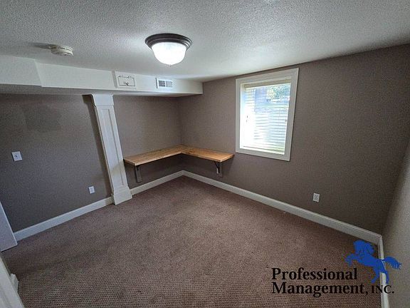 4th image of 2406 Brentwood Ln