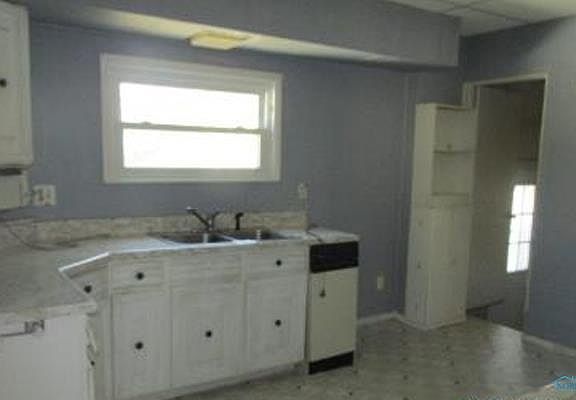 4th image of 1722 N Michigan St