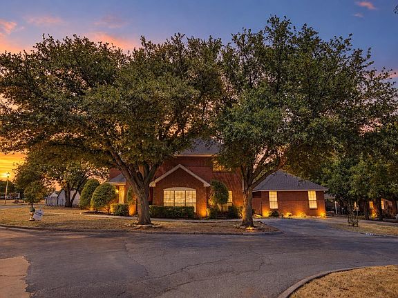 2nd image of 301 Morningside Dr