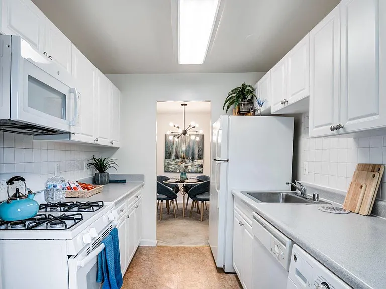 Stoneridge at Mark Center Apartment Homes — Photo 3