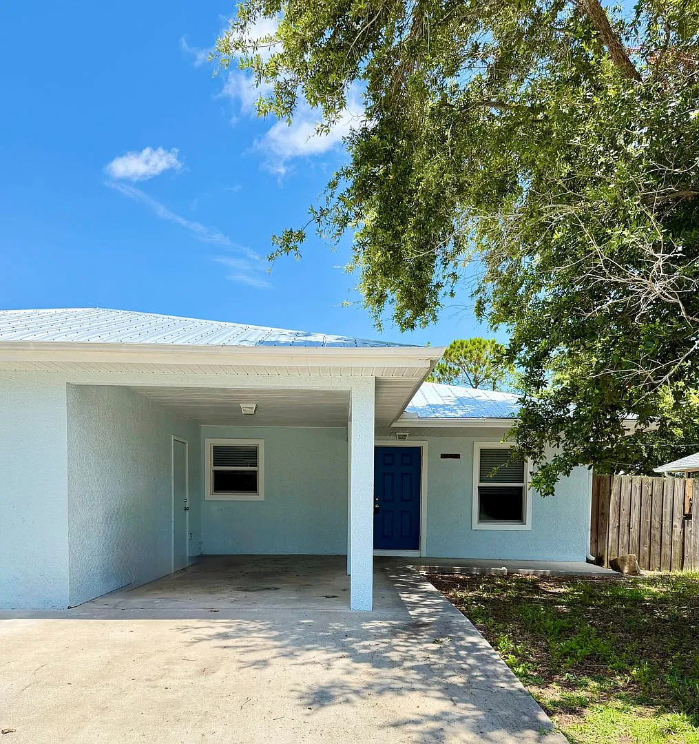 Updated 3-bedroom, 2-bath duplex rental in desirable Sebastian Highlands Florida-First Months Ren... — Photo 1