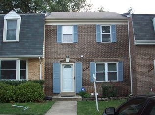 9813 Lakepointe Dr, Burke, VA 22015