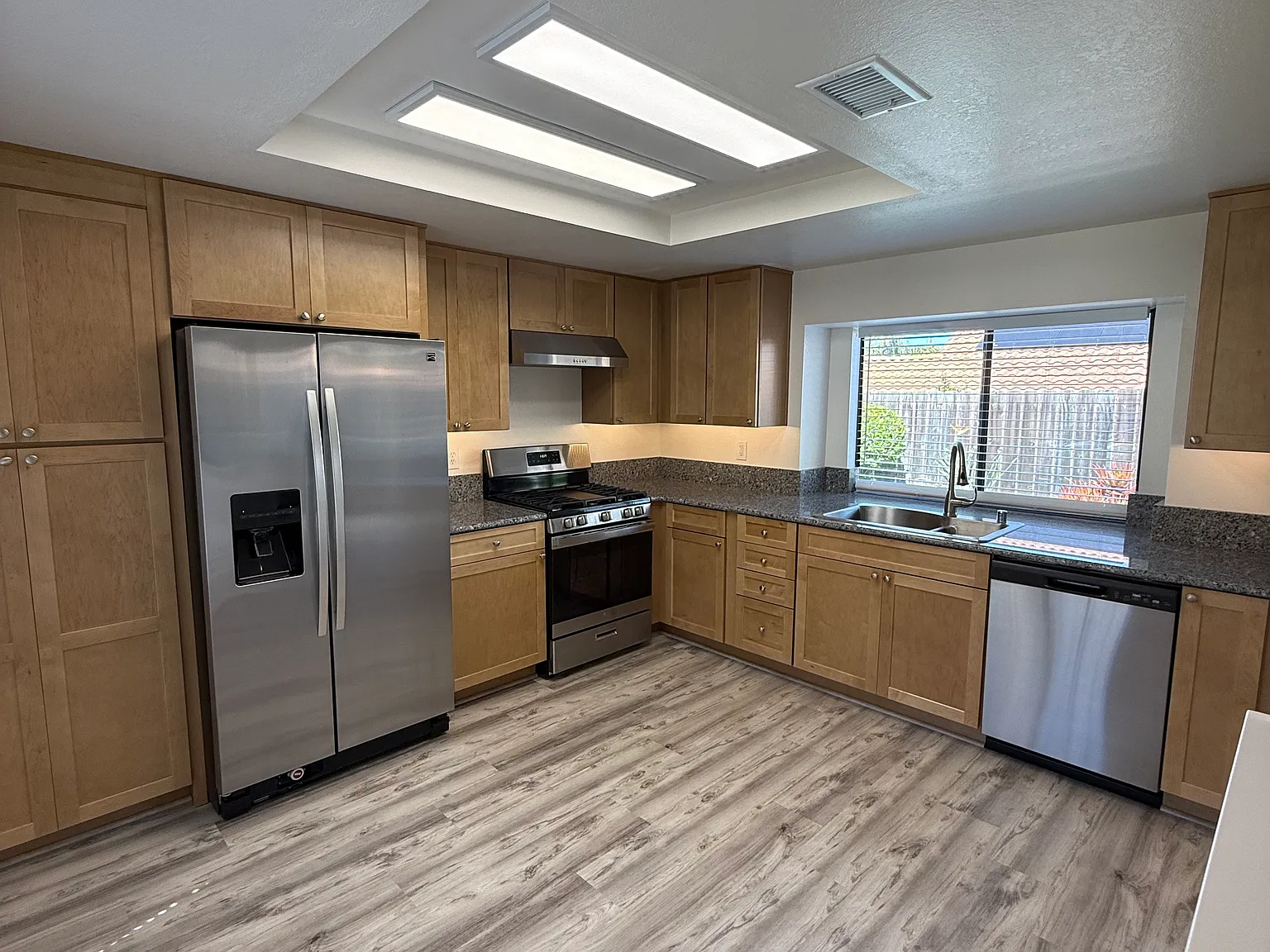 3 bed, 2.5 bath, 1451 sqft, $3,495 — Photo 2
