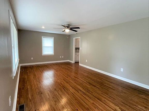 3rd image of 202 Akin Ave