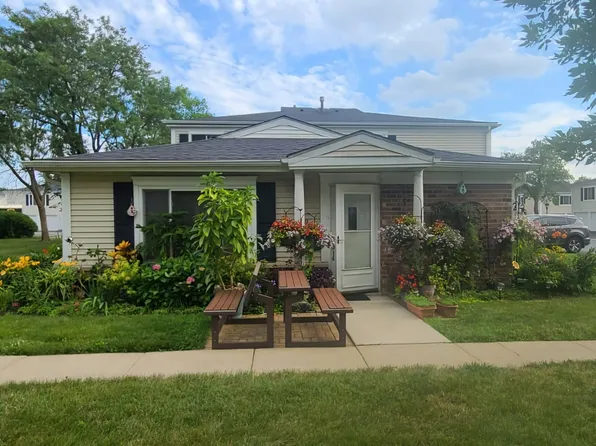 1111 Cove Dr #208A, Prospect Heights, IL 60070