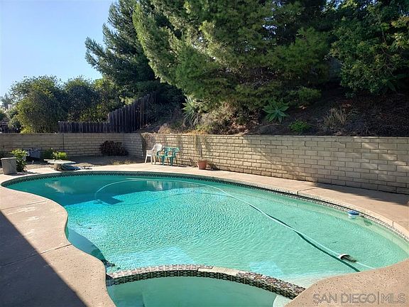 3rd image of 547 Berland Way