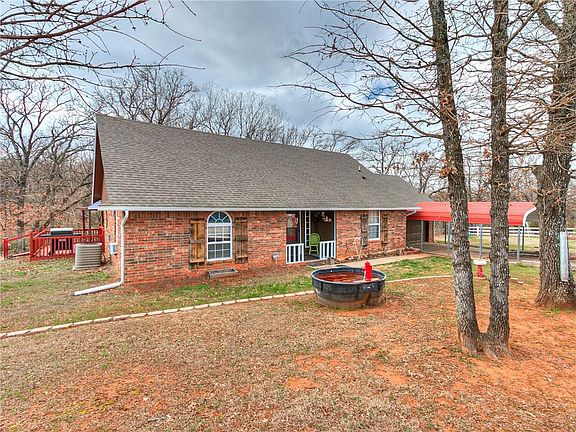 3rd image of 790 Emily Dr