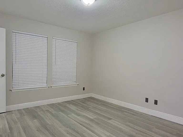 6148 Westgate Dr #103 — Photo 24