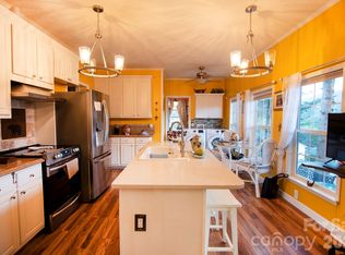 304 Golden Aster Rd, Swannanoa, NC 28778